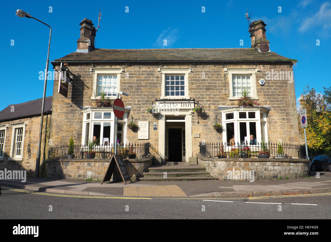 Bakewell Derbyshire The Castle Inn Pub Wirtshaus im Zentrum Stadt von Bakewell UK Stockfoto