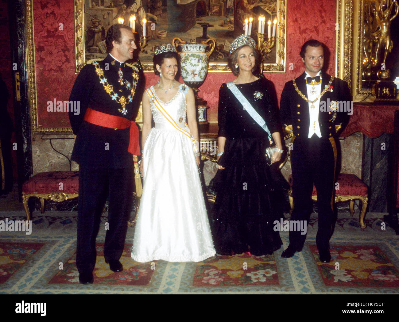 Schwedische Königspaar zusammen mit der spanische König Juan Carlos und Königin Sophia am offiziellen staatlichen Besuch in Spanien 1983 für gekleidet Stockfoto