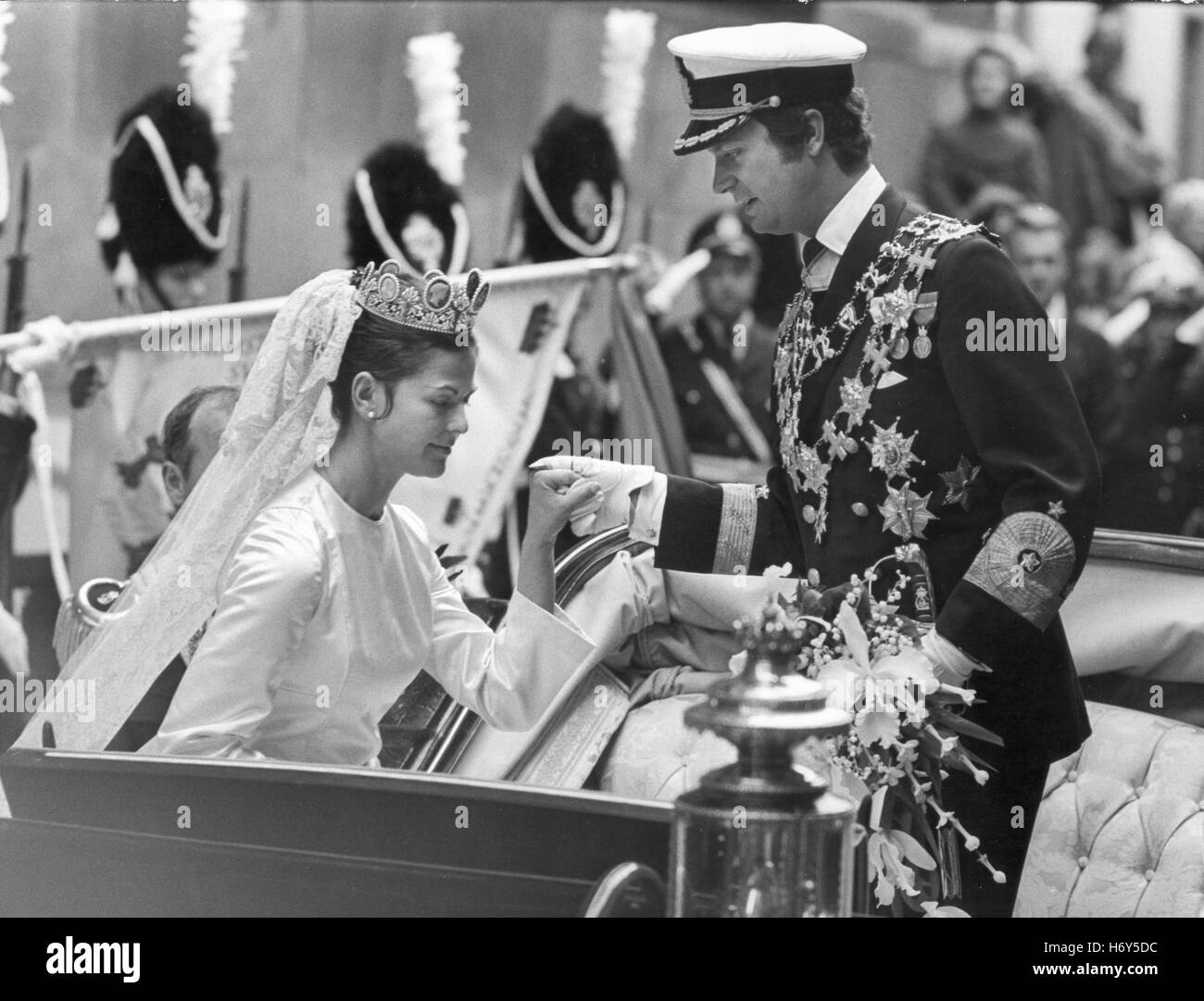 ROYAL WEDDING Beetwen der schwedischen König Carl XVI Gustav und Fräulein Silvia Sommerlath in der Kathedrale von Stockholm 1976. Stockfoto