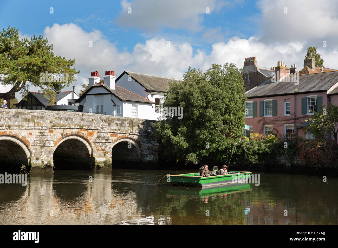 Der Fluss Avon in Christchurch mit Fischer. Stockfoto