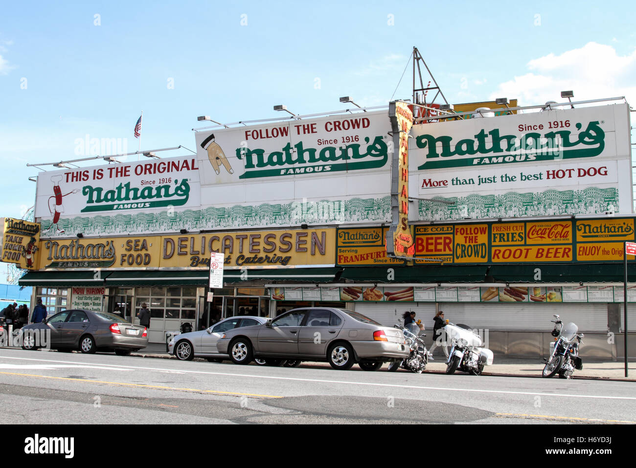 Der ursprüngliche Nathan berühmten Hot Dog stand in Coney Island, Brooklyn NY Stockfoto