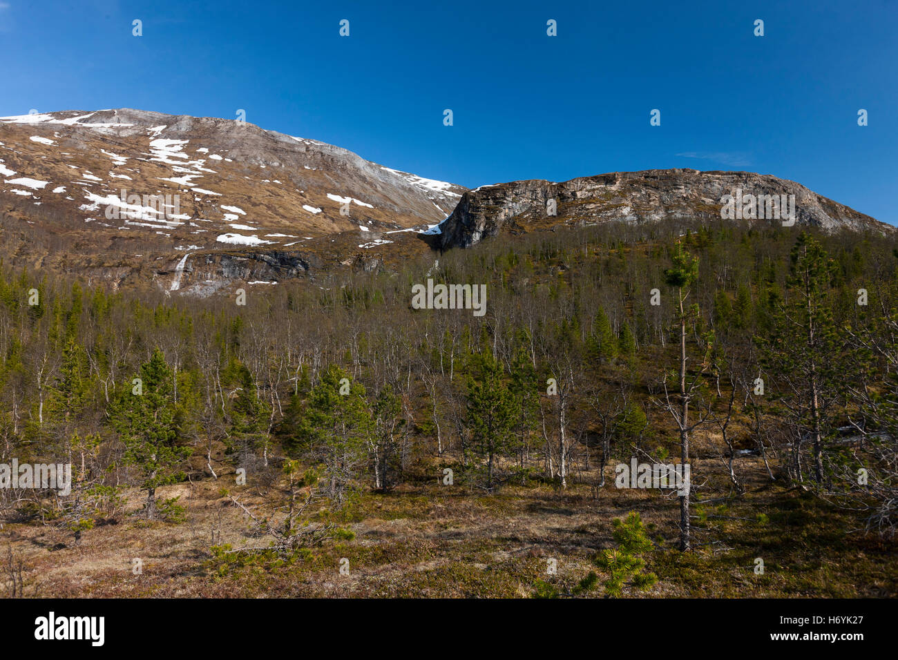 Lofoten, Norwegen. Sandemarka Landschaft und Wege, wo traditionelle indigene Sami Menschen einst lebten vom Land. Stockfoto