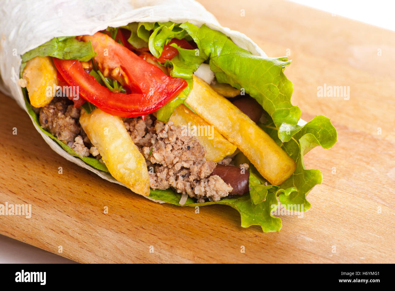 Rindfleisch-Burrito mit Paprika, Gebratene Kartoffel und Tomate Stockfoto