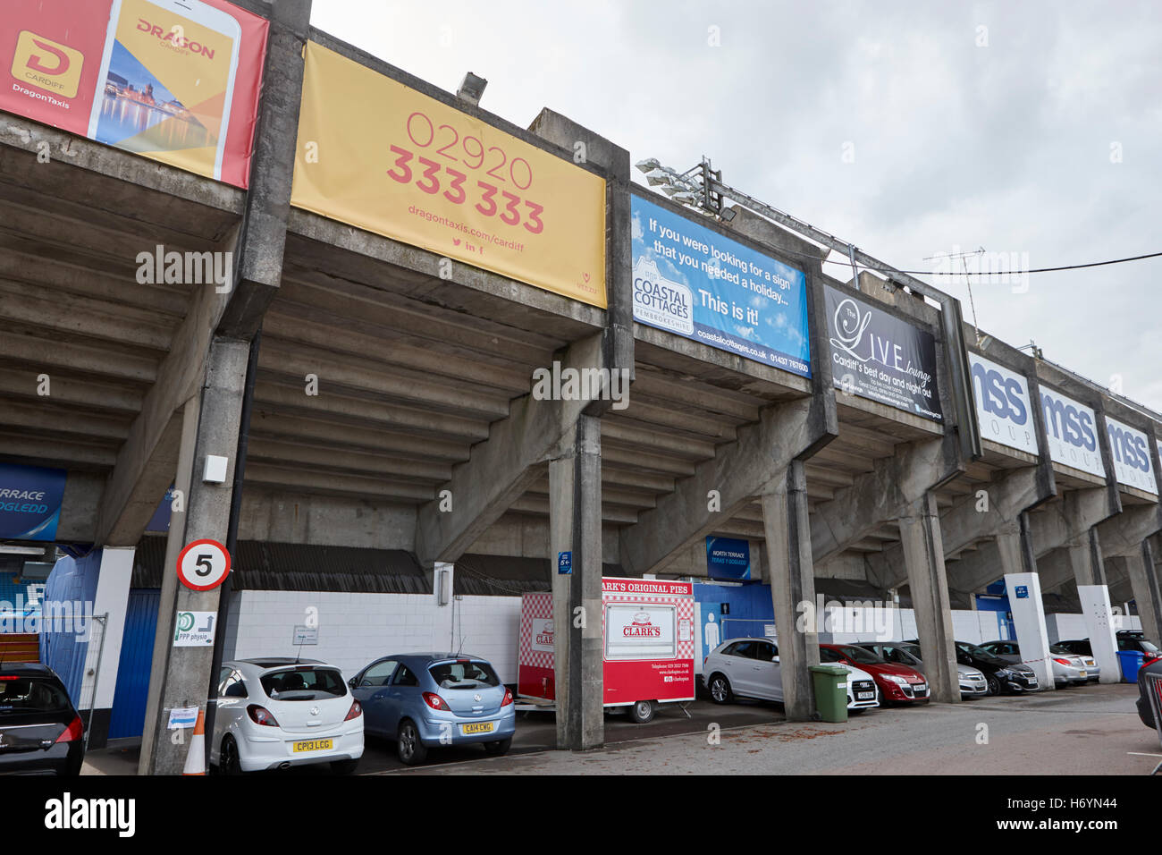 Rückseite des steht bei Cardiff Arms Park Cardiff Blues Rugbystadion Wales Großbritannien Stockfoto