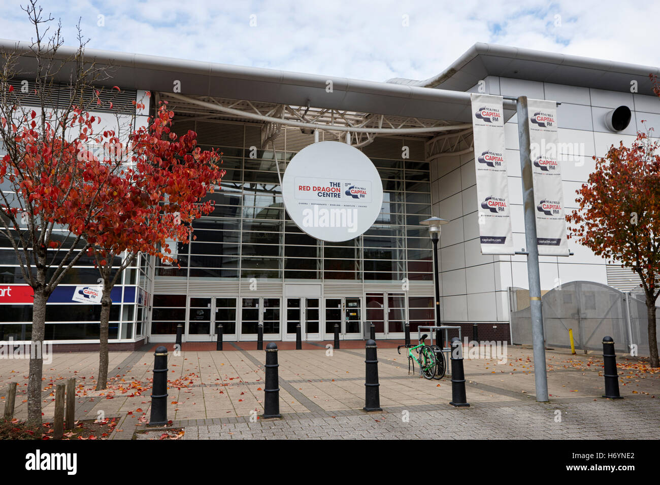 Roter Drache Zentrum Cardiff Wales Großbritannien Stockfoto