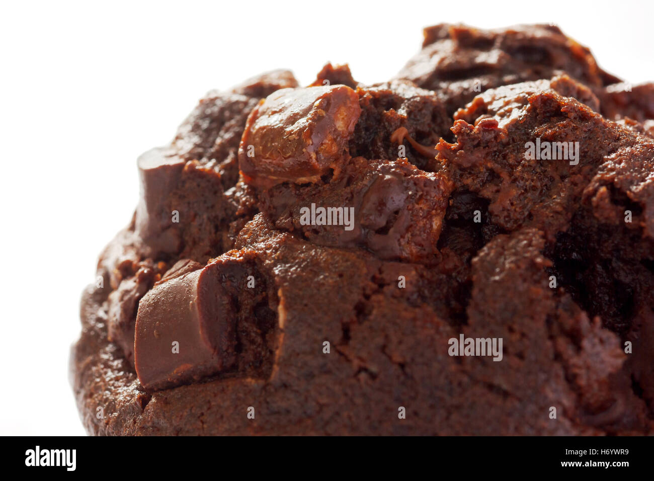 Chocolate Chip Muffin auf weißem Hintergrund Stockfoto