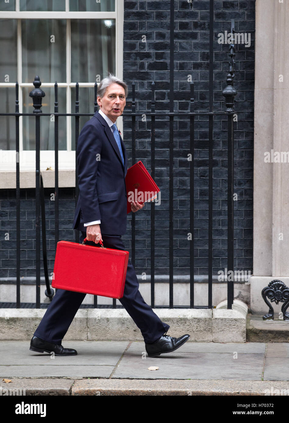 Philip Hammond, Kanzler des Finanzministeriums, in der Downing Street für eine Kabinettssitzung Stockfoto