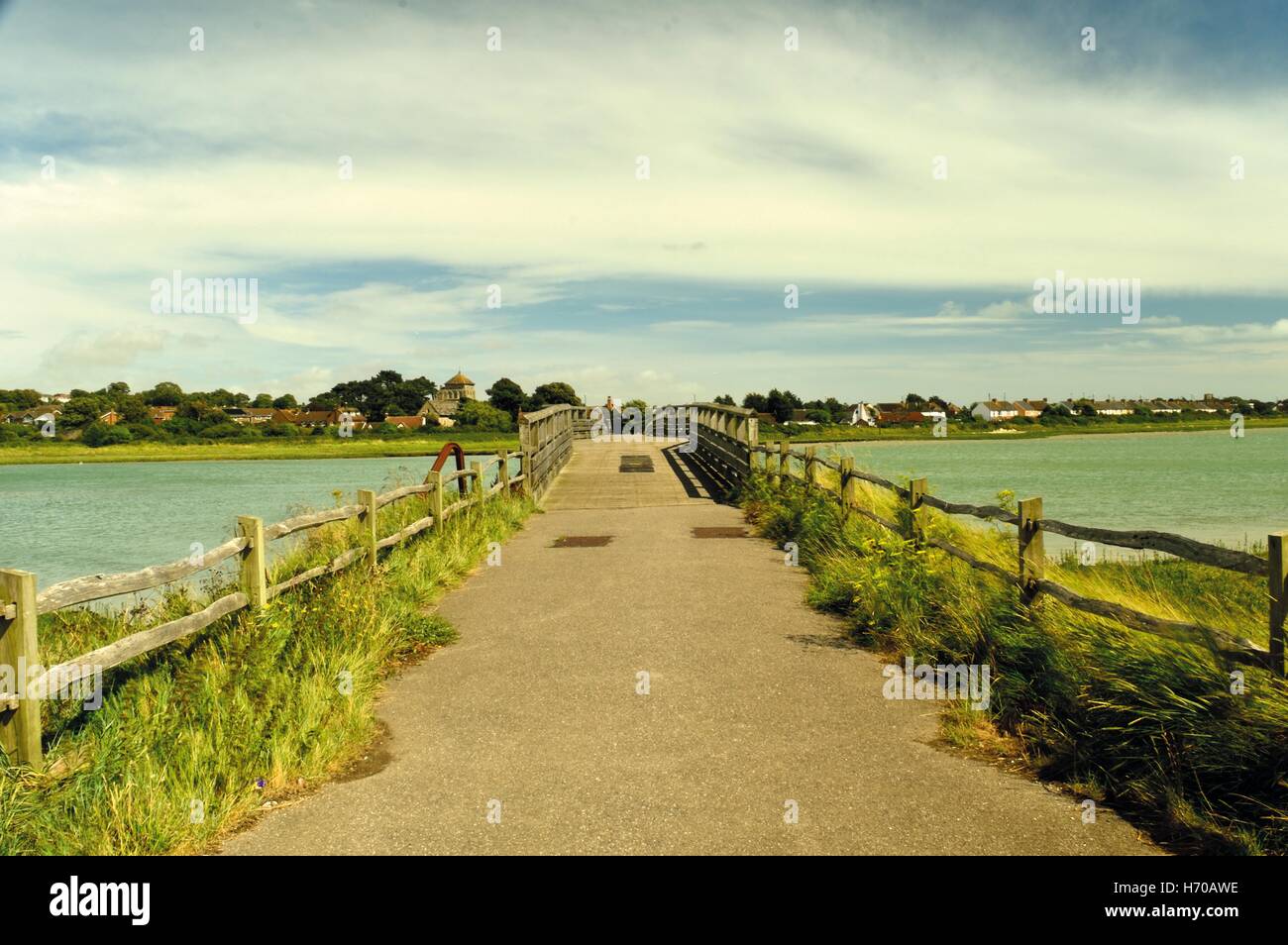 Alten Maut Fußgängerbrücke in Shoreham-By-Sea, England über den Fluss Adur. Stockfoto