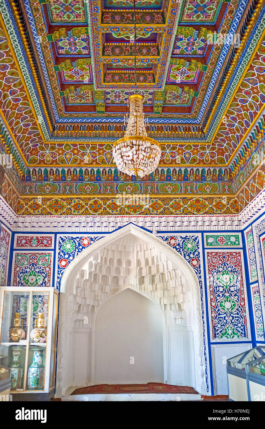 Der kleine Thron Zimmer von Khudayar Khan Palast mit reich verziert, Decke und Wände Stockfoto