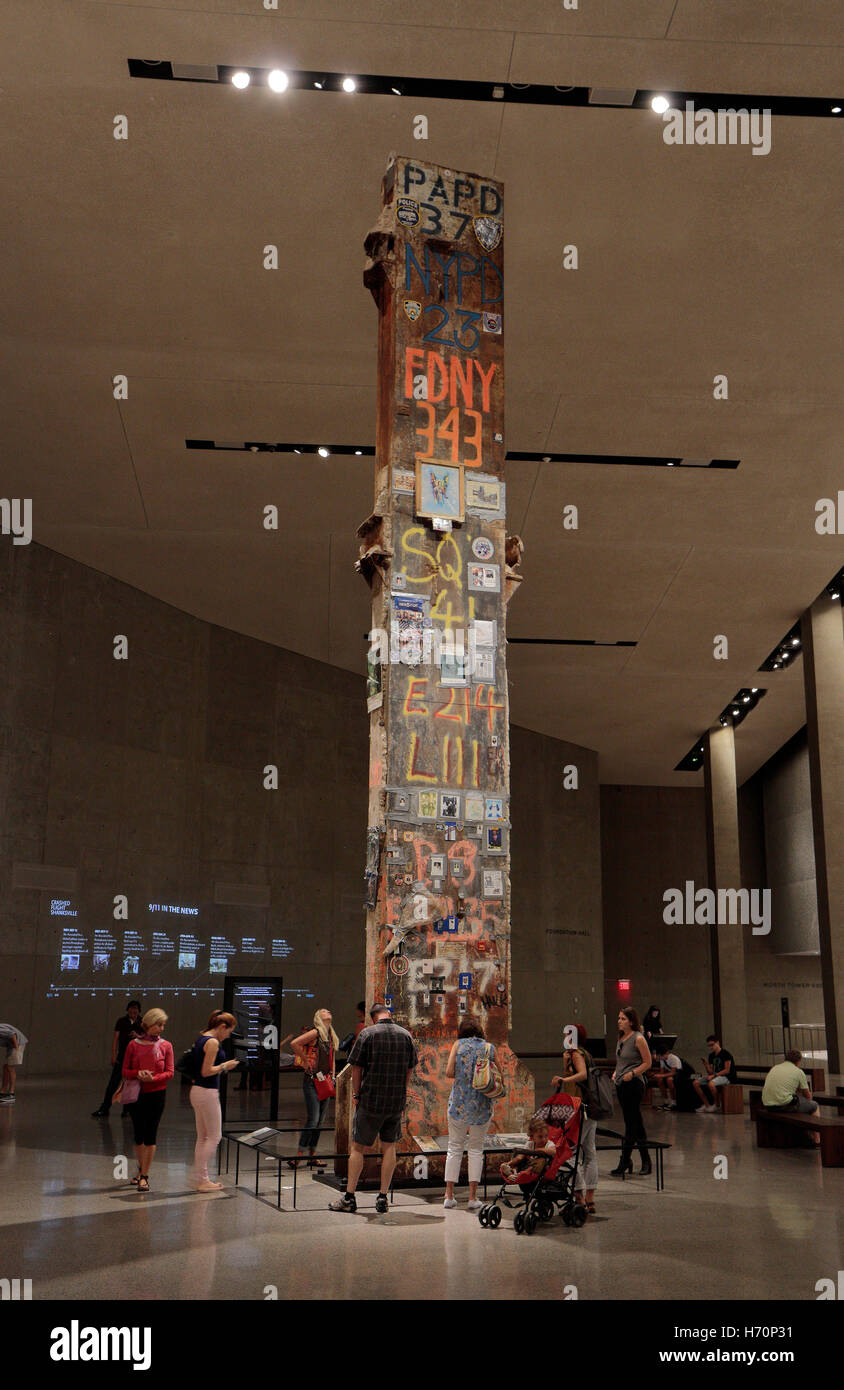 Die letzte Spalte steht auf dem Display in der Stiftung Halle, 9/11 Memorial Museum, New York, Vereinigte Staaten. Stockfoto