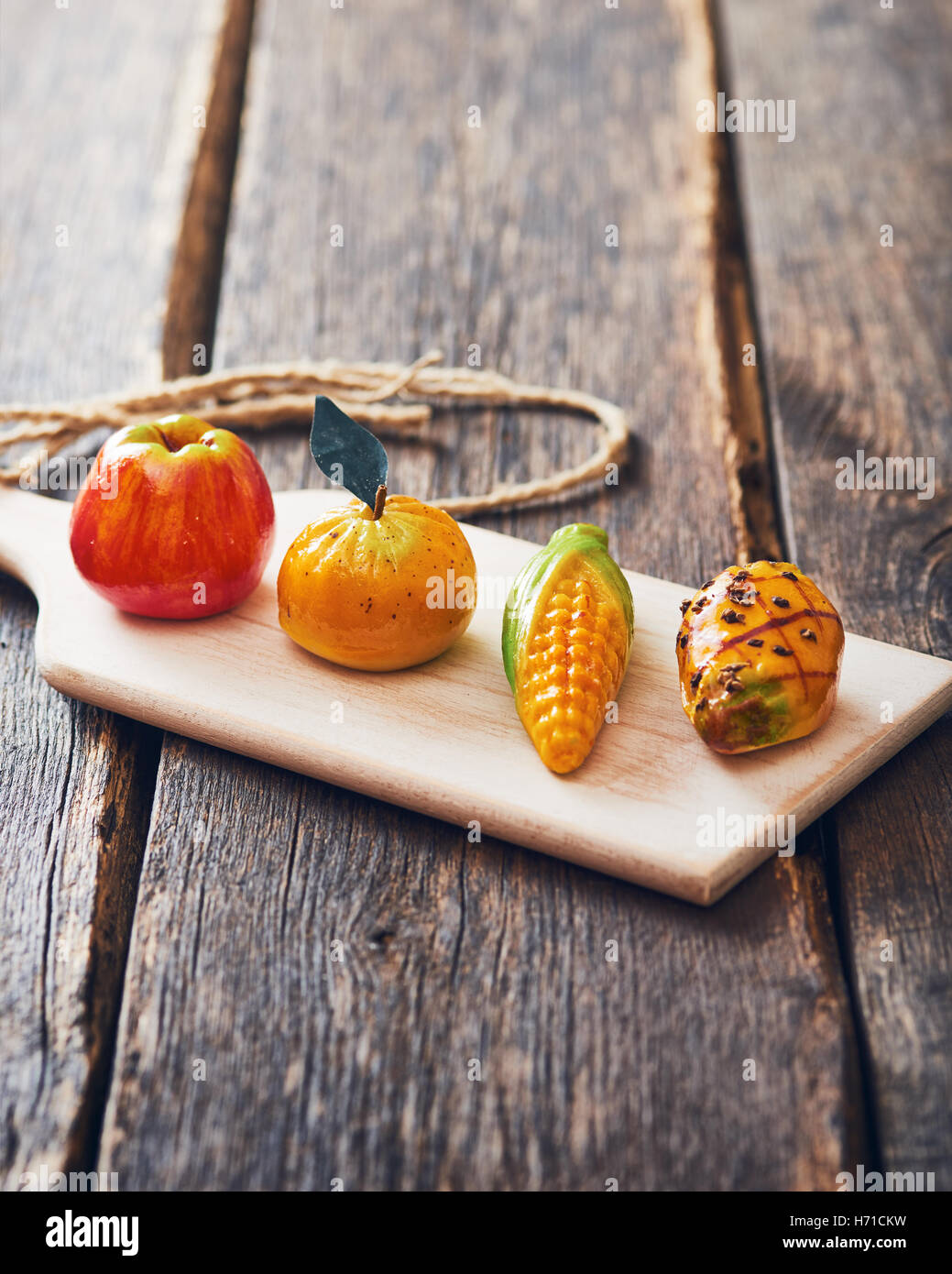 Typisch sizilianische Gebäck - Marzipan-Obst - Frutta di martorana Stockfoto