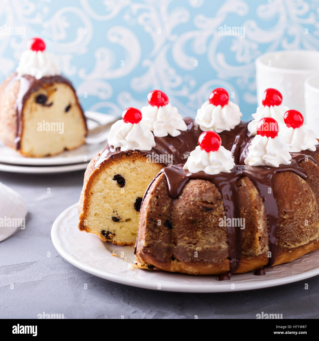 Saure Sahne Kuchen mit getrockneten Kirschen Stockfoto