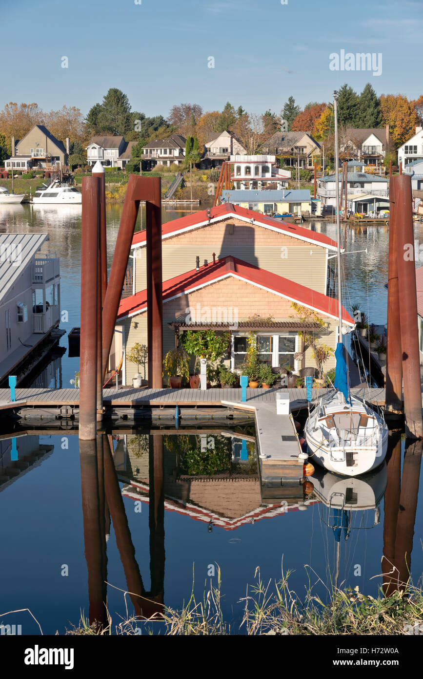 Schwimmende Häuser und angedockten Schiffe in Portland, Oregon. Stockfoto