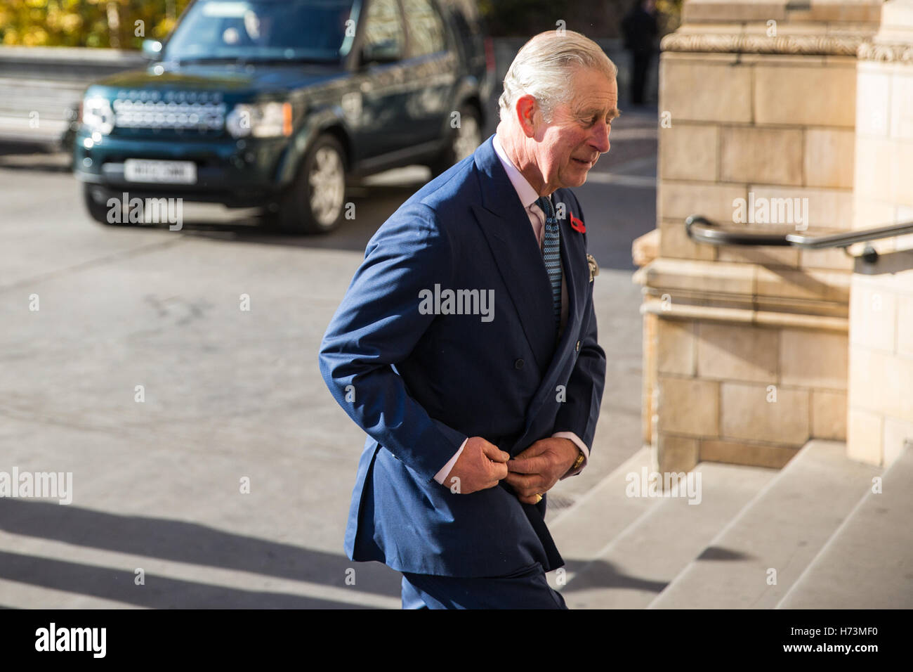 London, UK. 2. November 2016. Der Prince Of Wales kommt im Natural History Museum, der Präsident der Republik Kolumbien, seine Exzellenz Präsident Juan Manuel Santos Calderón für ein Ereignis feiern, Biodiversität und wissenschaftliche Zusammenarbeit in Kolumbien zu begrüßen. Der Besuch des Präsidenten war Teil des ersten offiziellen Staatsbesuch in Großbritannien durch einen Präsidenten der Republik Kolumbien. Bildnachweis: Mark Kerrison/Alamy Live-Nachrichten Stockfoto