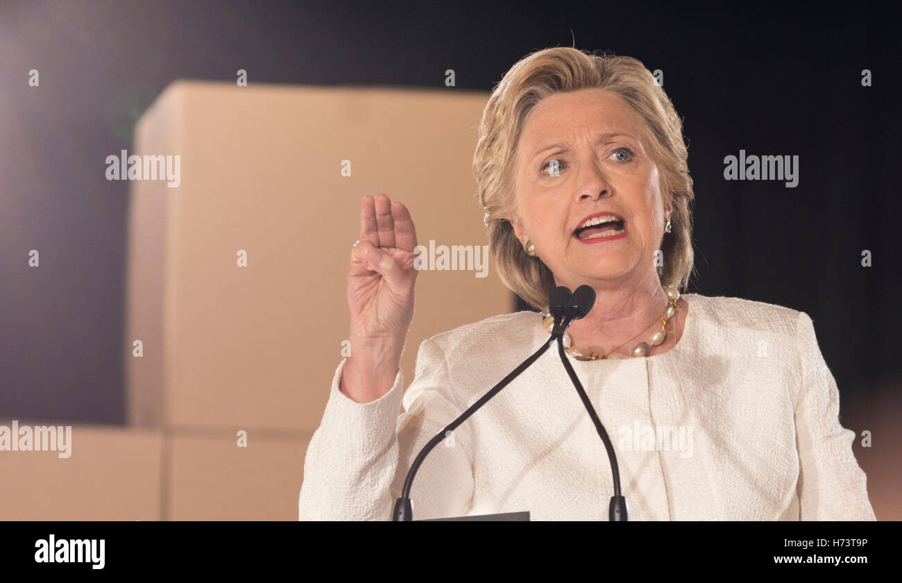 Staatssekretär, US-Präsidentschaftskandidat, ehemalige First Lady Hillary Clinton ist ein US-amerikanischer Politiker, Diplomat, Anwalt, Schriftsteller und Redner. Sie war First Lady der Vereinigten Staaten von 1993 bis 2001, ein Senator von New York von 2001 bis 2009 und der 67Th United Sekretär, von 2009 bis 2013. Stockfoto