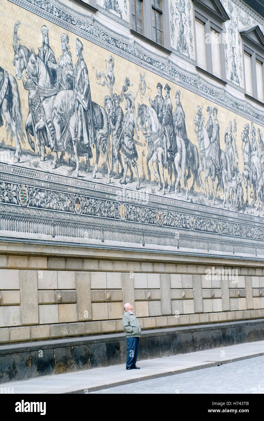Wandbild "Fuerstenzug", die Fürsten Prozession an der Fassade der Zugehörigkeit zu den Stallhof Langer Gang Mews in der Stockfoto