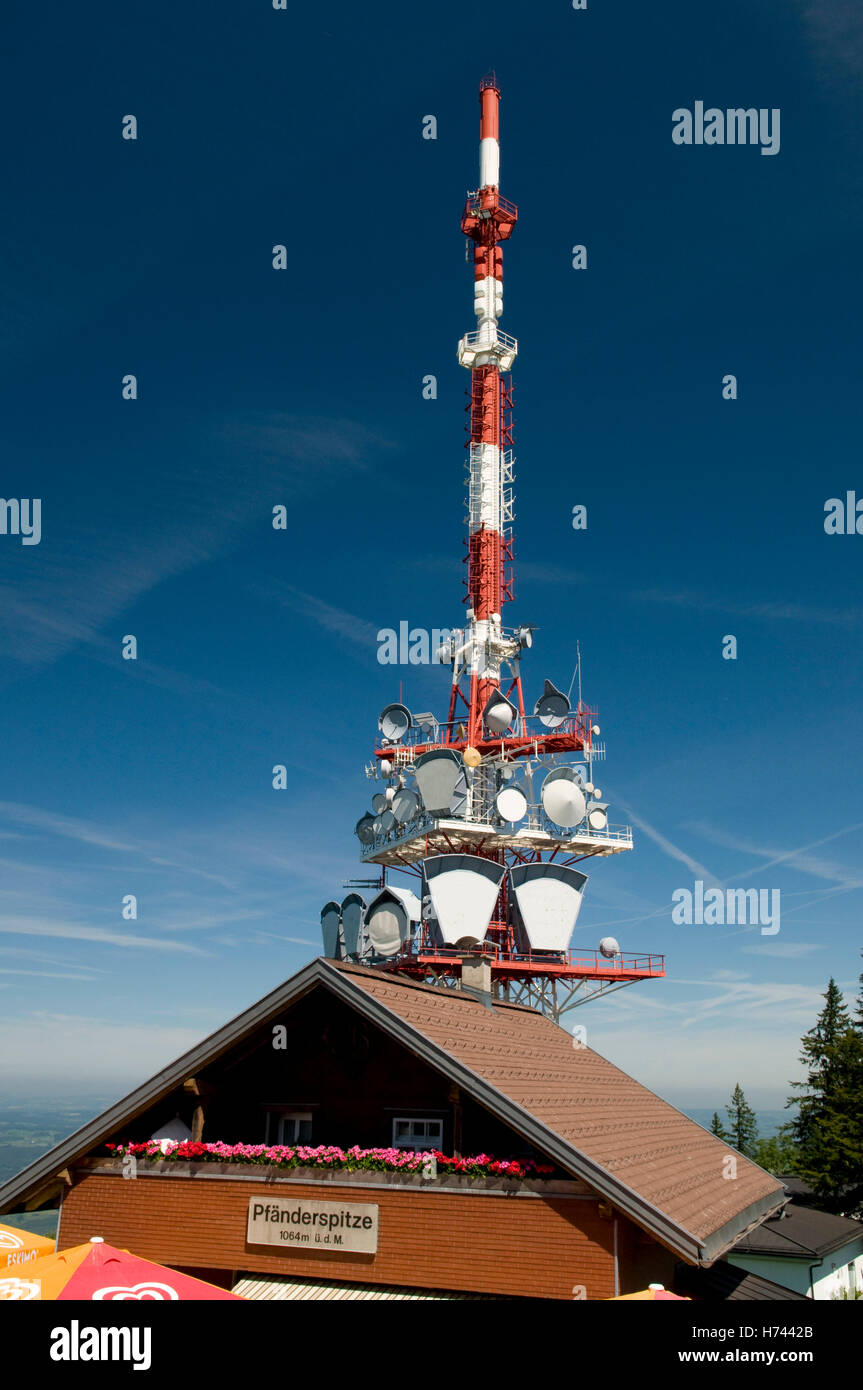 Sendemast und Restaurant am Pfaenderspitze, 1064 m, Bodensee, Vorarlberg, Austria, Europe Stockfoto