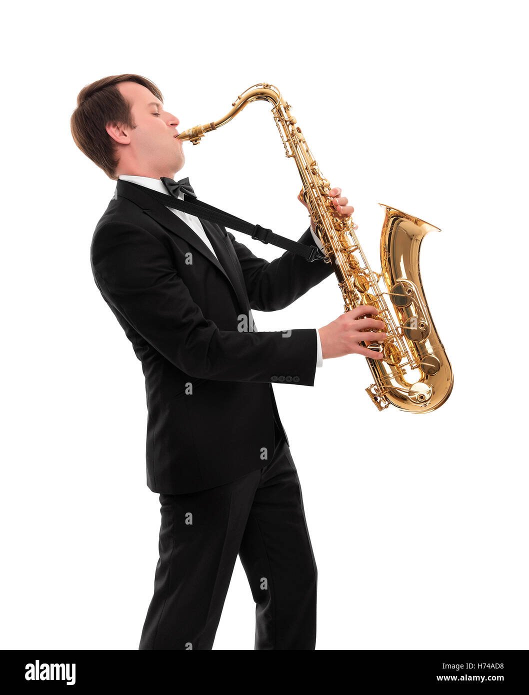 Saxophonist in einen Smoking spielt Musik am Saxophon. Stockfoto