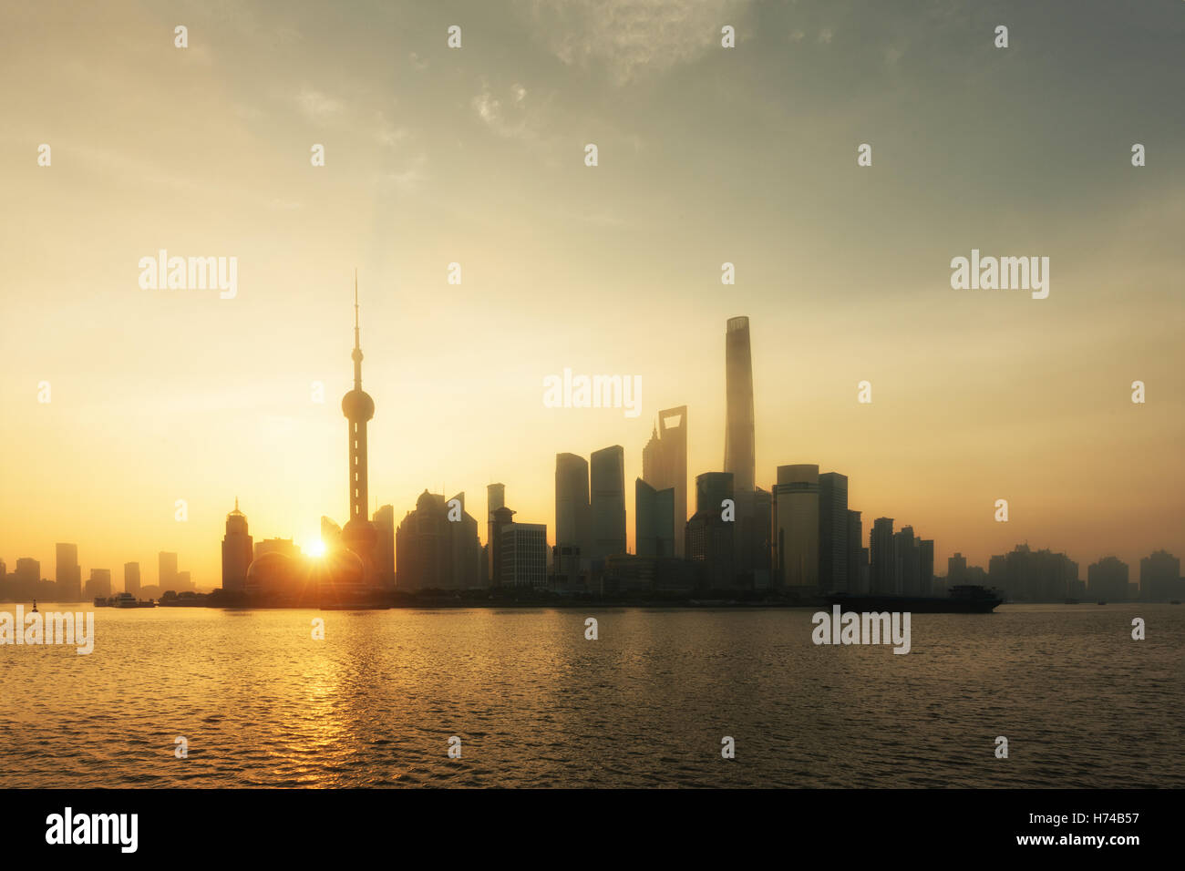 Shanghai Skyline Stadtbild, Blick auf shanghai im Lujiazui Finanz- und Geschäftswelt Bezirk Trade Zone Wolkenkratzer morgens Stockfoto