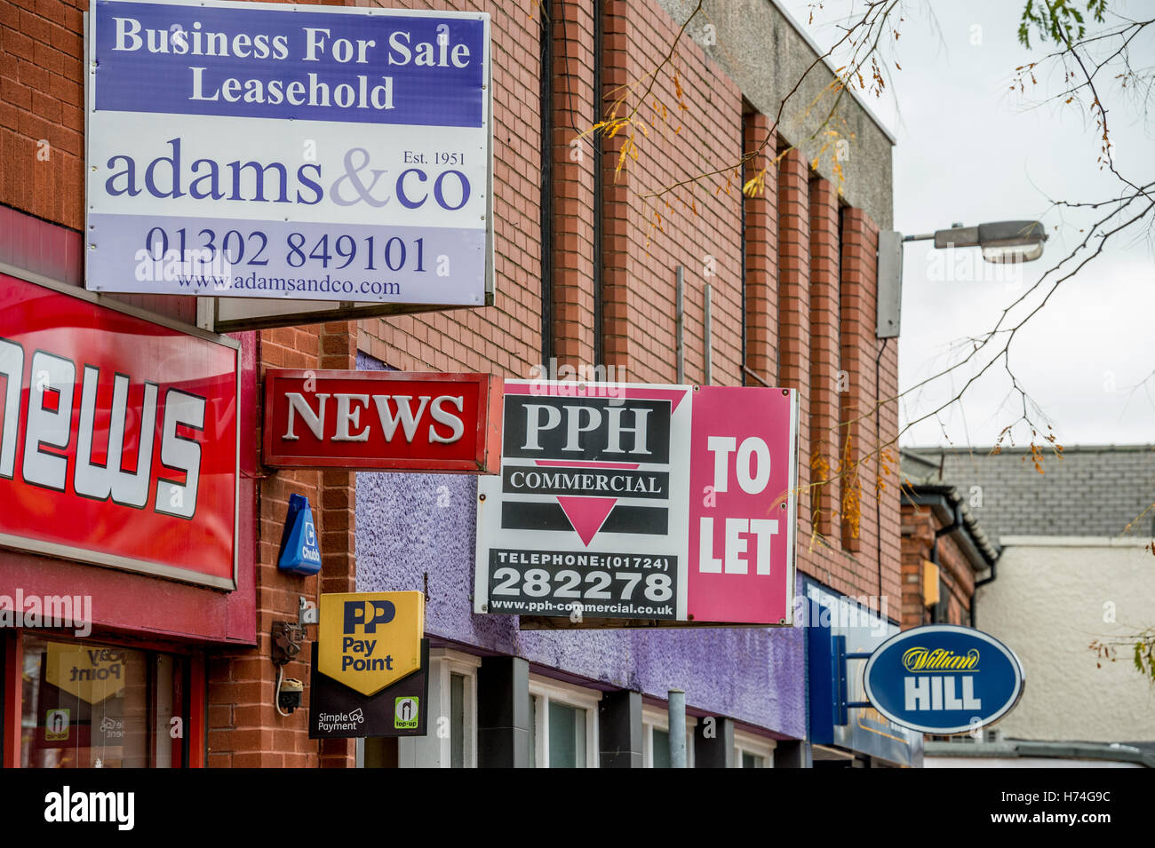 Leere Läden für Verkauf/Vermietung auf High Street Scunthorpe, Lincolnshire Stockfoto