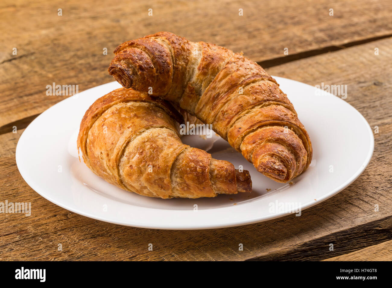 Nahrungsmittel Brot Board süße Farbe Closeup Holz braun bräunlich Brünette frische golden Gebäck Küche Küche Teller Futternapf Stockfoto