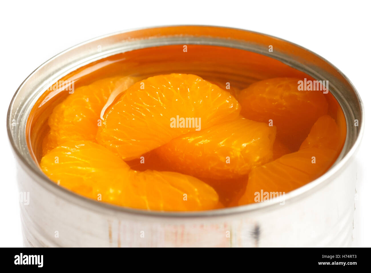 Offenen Dose Mandarinen im hellen Sirup. Stockfoto
