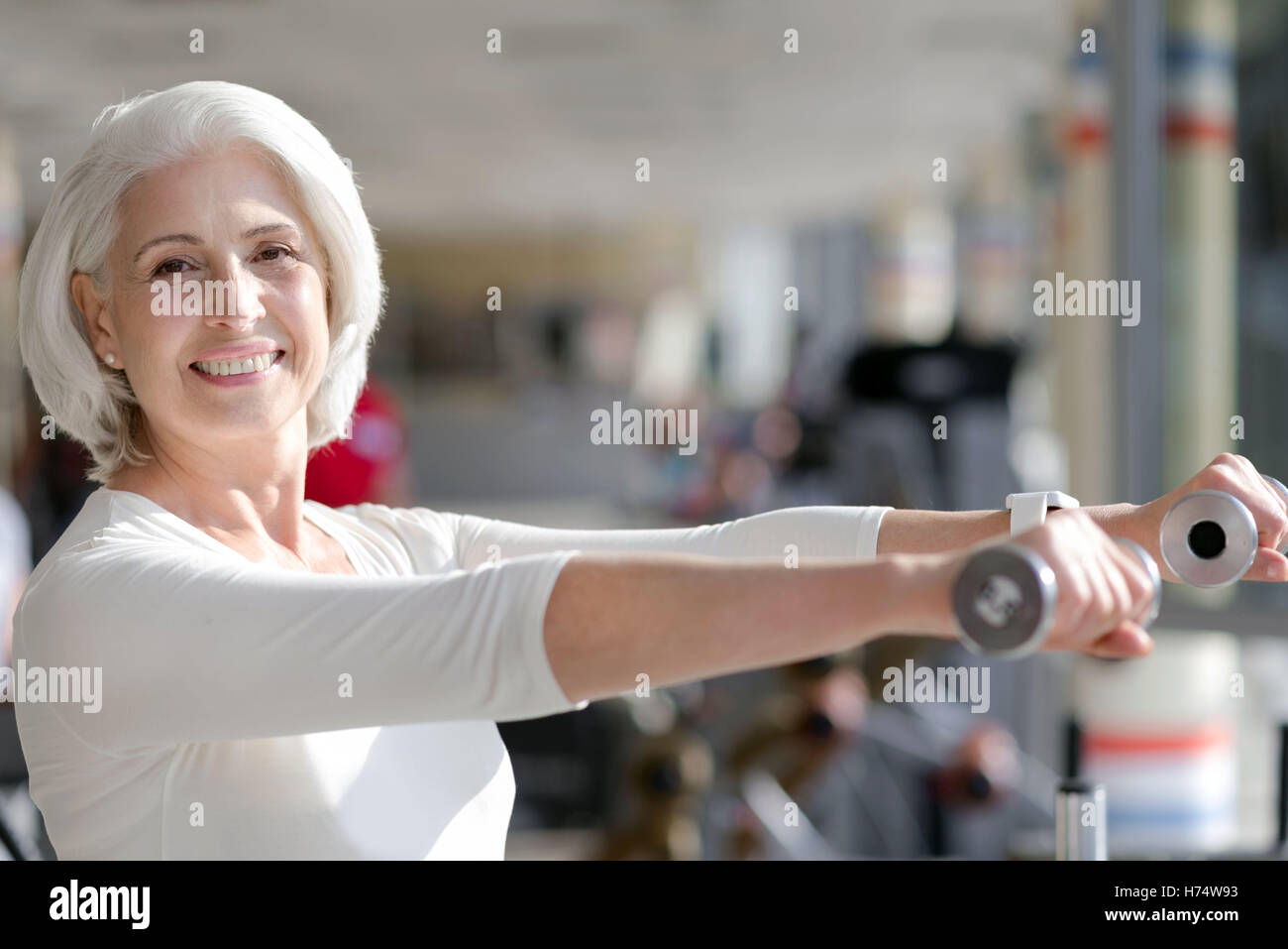 Attraktive Fit senior Frau trainieren. Stockfoto