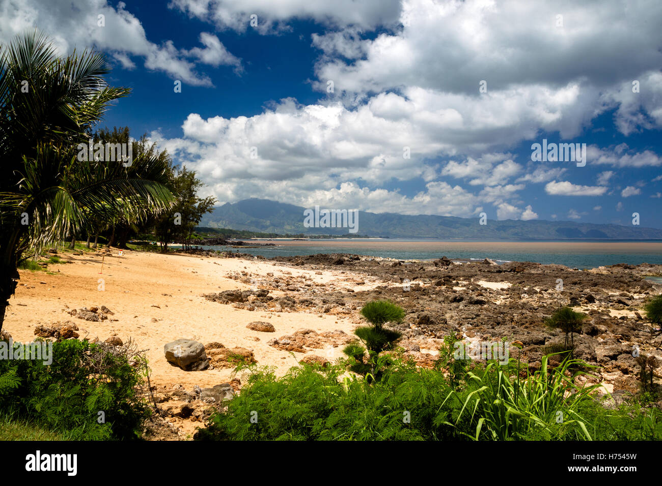 Sharks Cove, einem beliebten Strand und Schnorchelgebiet in Pupukea auf der nördlichen Küste von Oahu, Hawaii, USA. Stockfoto