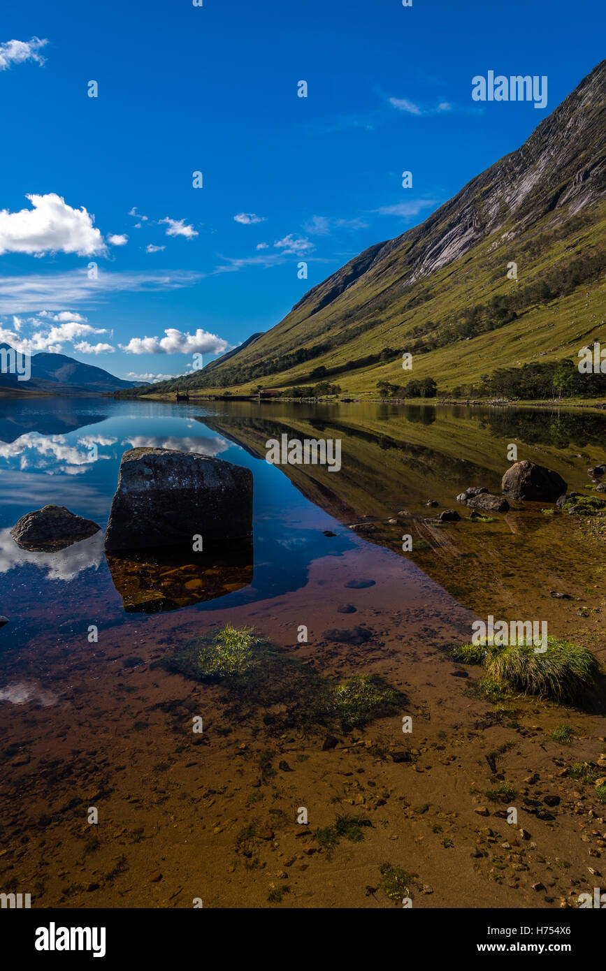Stilles Wasser in Loch Etive, Schottisches Hochland Stockfoto
