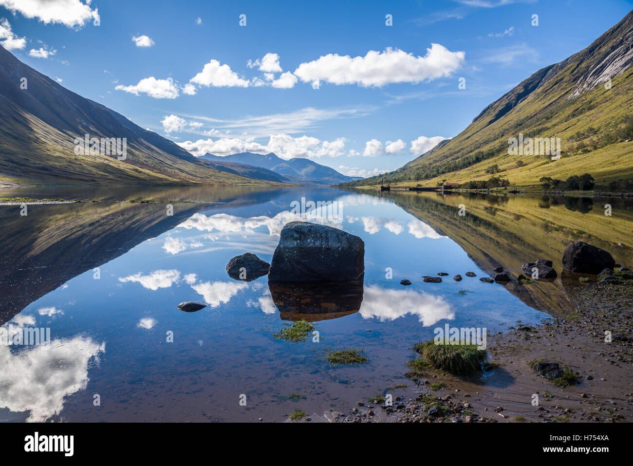 Reflexionen im Loch Etive Stockfoto