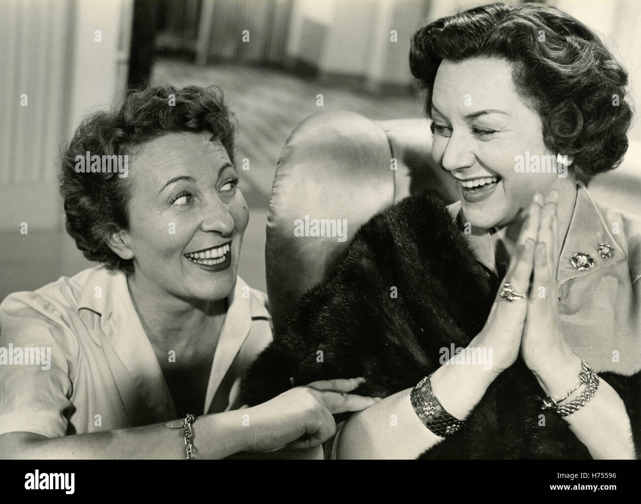 Schauspielerinnen Paola Barbara und Lucy D'Albert in seinen Filmen Höhe sagte Nein!, Italien 1953 Stockfoto