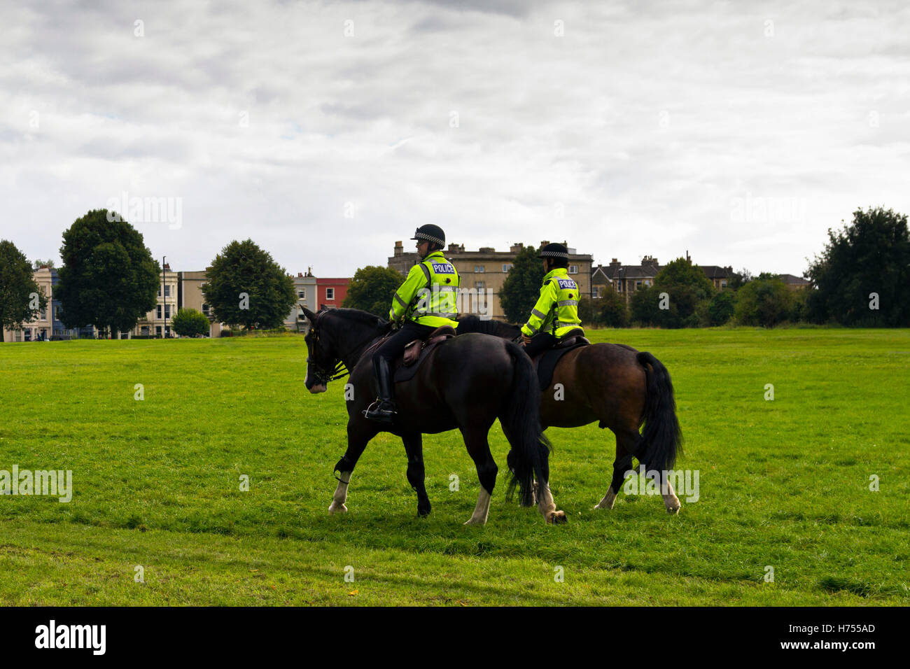 Zwei montiert Polizisten auf Clifton Down, Bristol, UK Stockfoto