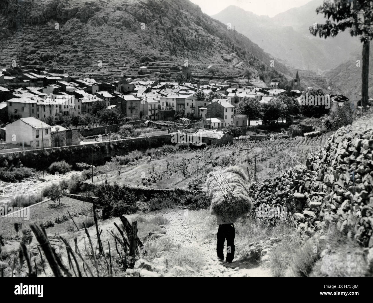 Rückkehr ins Dorf nach der Arbeit auf den Feldern, Italien Stockfoto