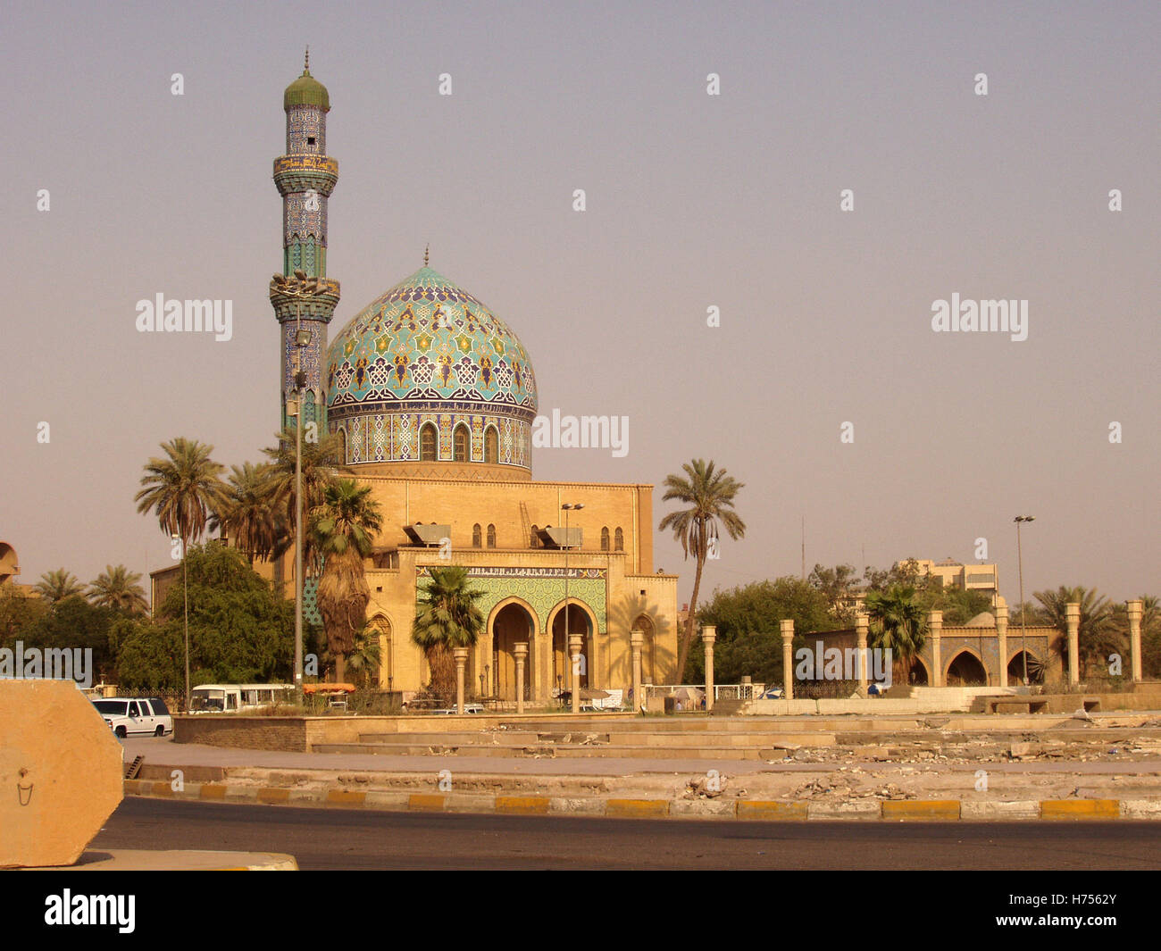 5. Juli 2003 The 17 Ramadan Moschee auf dem Firdos (Paradies) Platz in Bagdad, Irak. Stockfoto