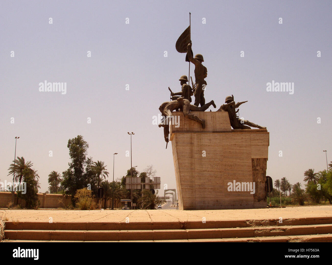 25. Juli 2003 am 14. Juli Denkmal im 14. Juli Platz im mittleren Westen Bagdad, Irak. Stockfoto