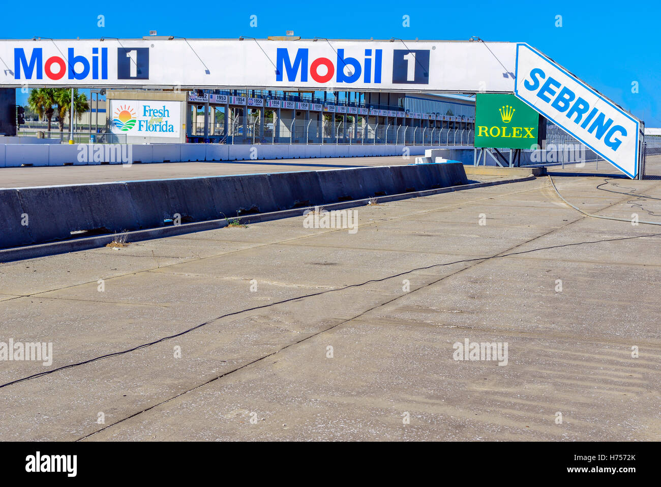 Eingang auf den Gehweg, der geht über die Rennstrecke auf dem Sebring International Raceway in Sebring, FL Stockfoto