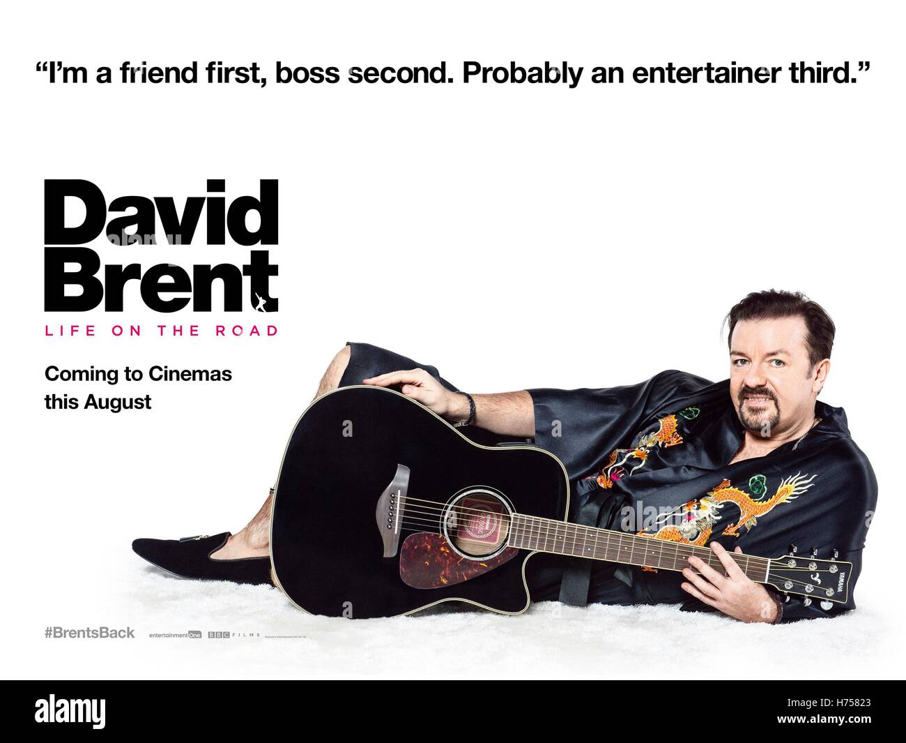 Datum der Freigabe: 10. Februar 2017 Titel: David Brent: Leben auf der Straße-STUDIO: BBC Filme Regisseur: Ricky Gervais PLOT: ein Kamerateam holt David Brent, der ehemalige Star der fiktiven britischen TV-Serie The Office (2001), wie er jetzt, selbst ein Rock-Star auf der Straße Bild glaubt: Ricky Gervais Plakatkunst (Credit Bild: C BBC Filme/Unterhaltung Bilder /) Stockfoto