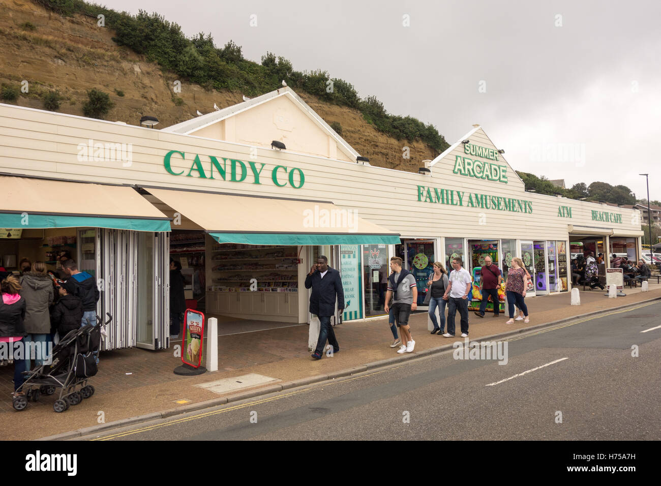 SHANKLIN, Vereinigtes Königreich - 28. August 2016: Eine traditionelle Konditorei und RK im Meer Stadt von Shanklin, Isle Of Wight. Stockfoto