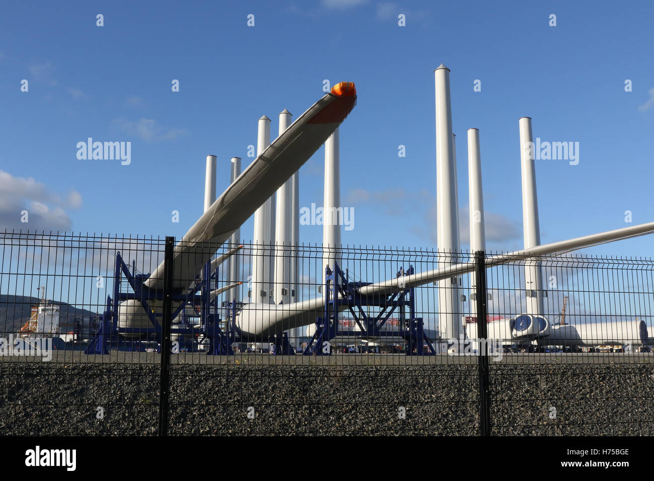 Riesige Windturbinen-Komponenten bereit für den Versand von Belfast Docks - waren diese Turbinen für ein Projekt in Liverpool Bay. Stockfoto