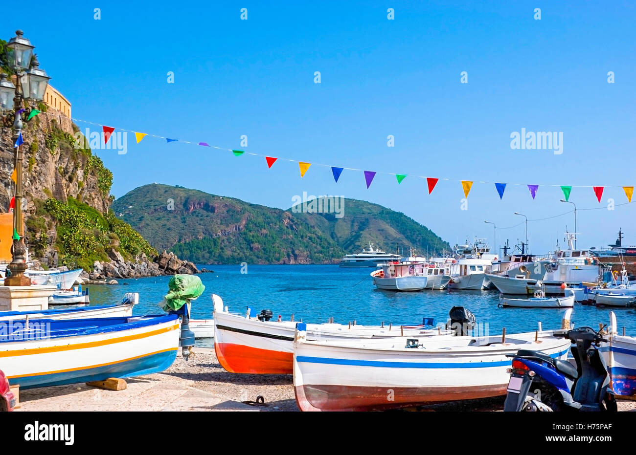Marina Corta gehört zu den wichtigsten Häfen der Insel Lipari, für kleinere Boote, befindet sich in der Stadt Lipari, Italien verwendet. Stockfoto