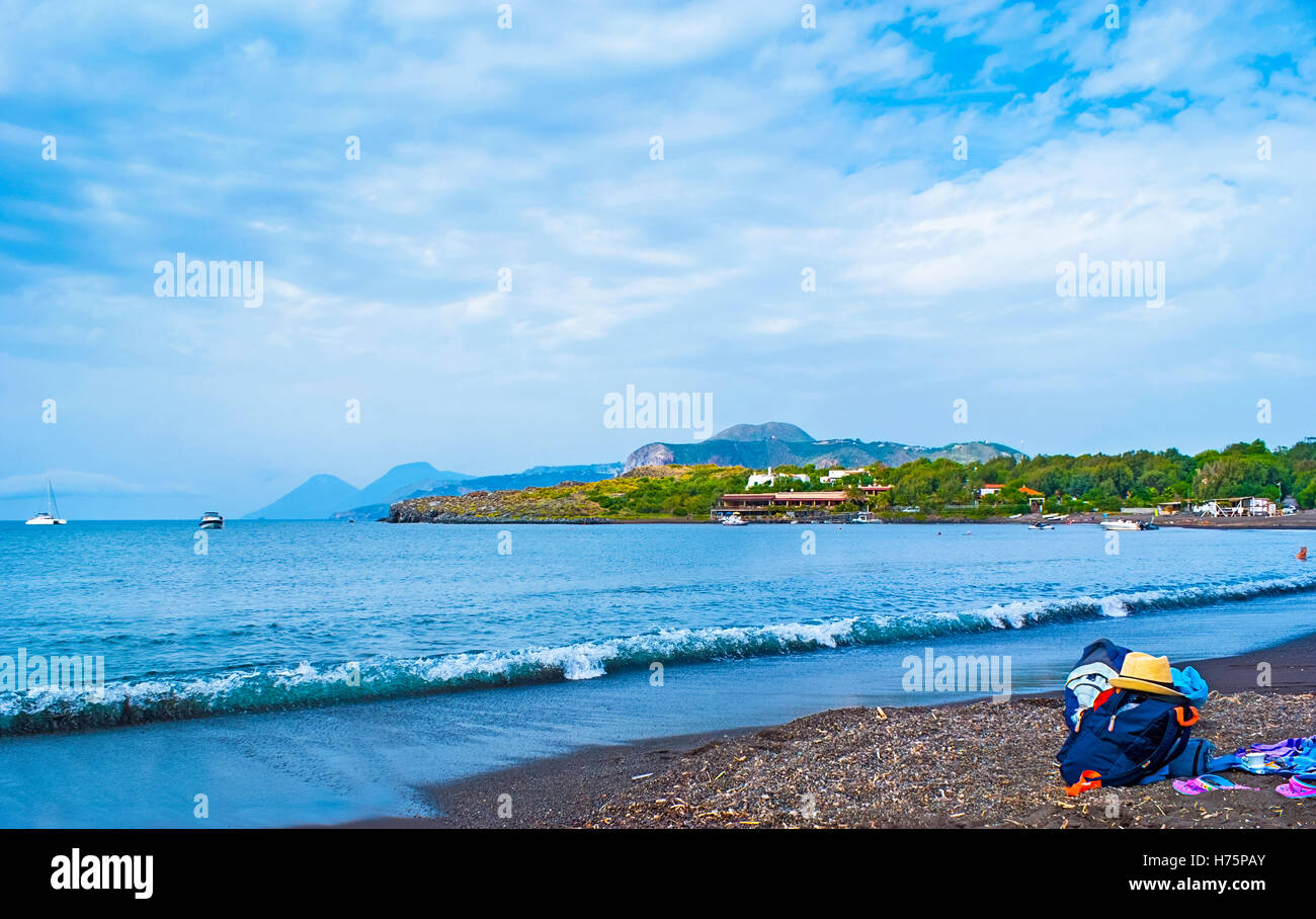 Einer der ungewöhnlichsten Orte für Schwimmen La Spiaggia Sabbia Nera ist (The Black Sand Beach) findet in Porto di Ponente Stockfoto