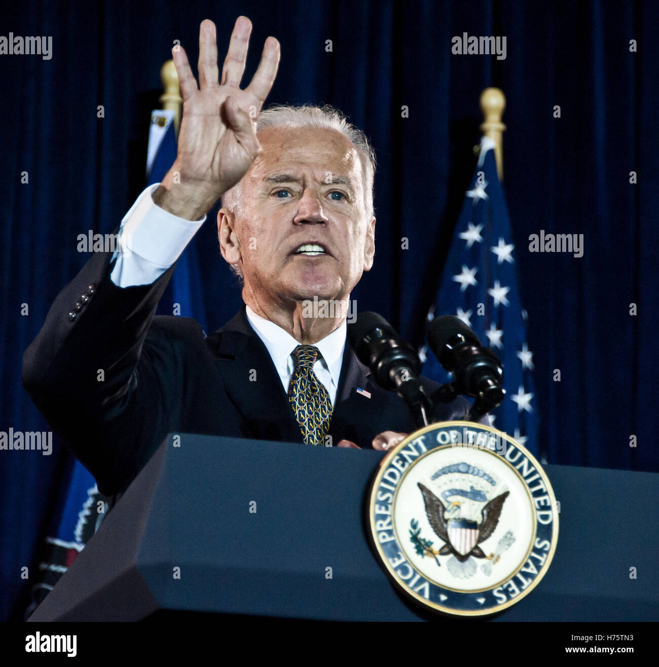 Philadelphia, PA, USA. 31. Oktober 2016. Vize-Präsident Joe Biden Kampagnen für Hillary Clinton. © Paul Froggatt/FamousPix/Alamy Stock Foto Stockfoto