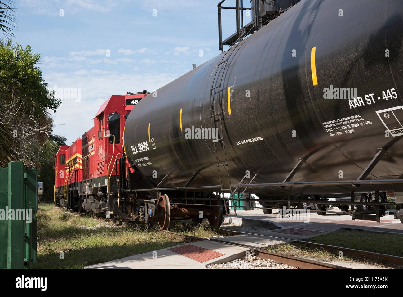 Mount Dora Florida USA A Fracht ziehen Lokomotive auf der Durchreise des Zentrums des Mount Dora einer Kleinstadt in Florida Stockfoto