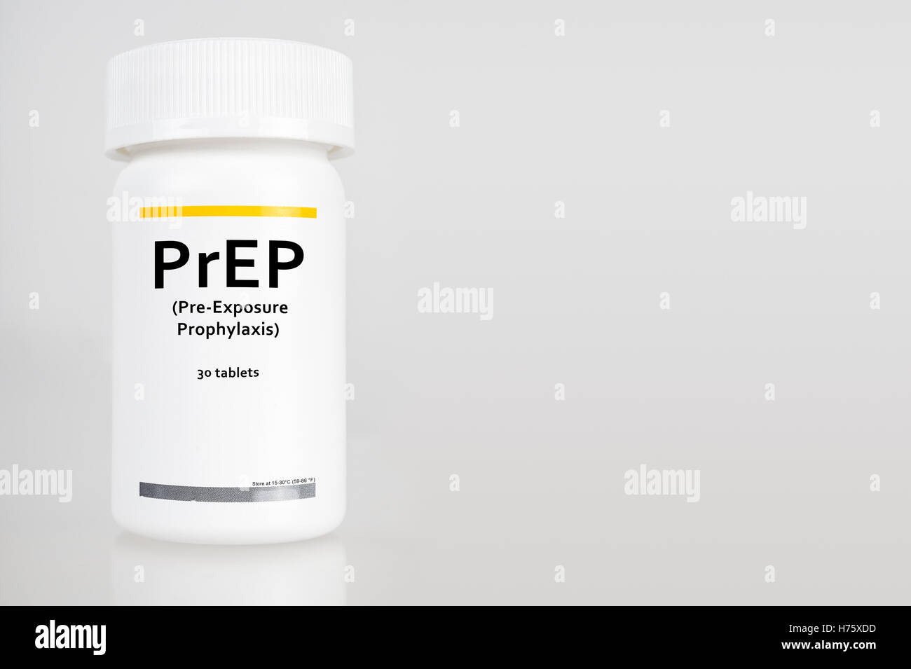 Pille-Flasche mit Etikett "PrEP" (steht für Vorbelichtung Prophylaxe). PreP Behandlung wird verwendet, um zu verhindern, dass die HIV-Infektion Stockfoto