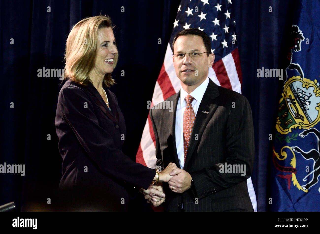 Vize-Präsident Joe Biden und Haus demokratische Führer Nancy Pelosi Überschrift Philadelphia demokratische City Committee Jefferson-Ja Stockfoto