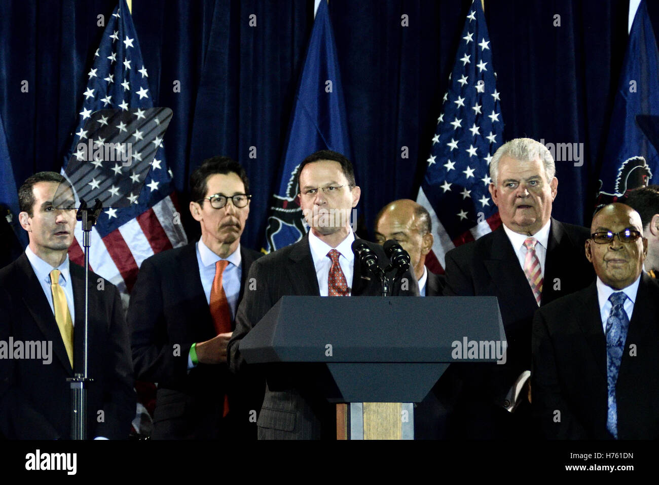 Vize-Präsident Joe Biden und Haus demokratische Führer Nancy Pelosi Überschrift Philadelphia demokratische City Committee Jefferson-Ja Stockfoto