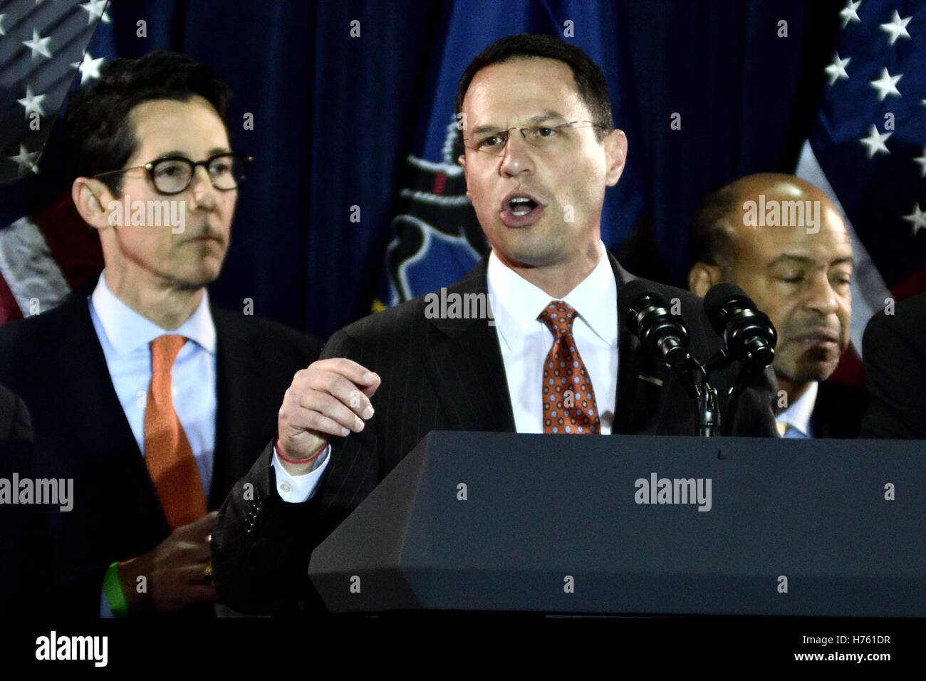 Vize-Präsident Joe Biden und Haus demokratische Führer Nancy Pelosi Überschrift Philadelphia demokratische City Committee Jefferson-Ja Stockfoto