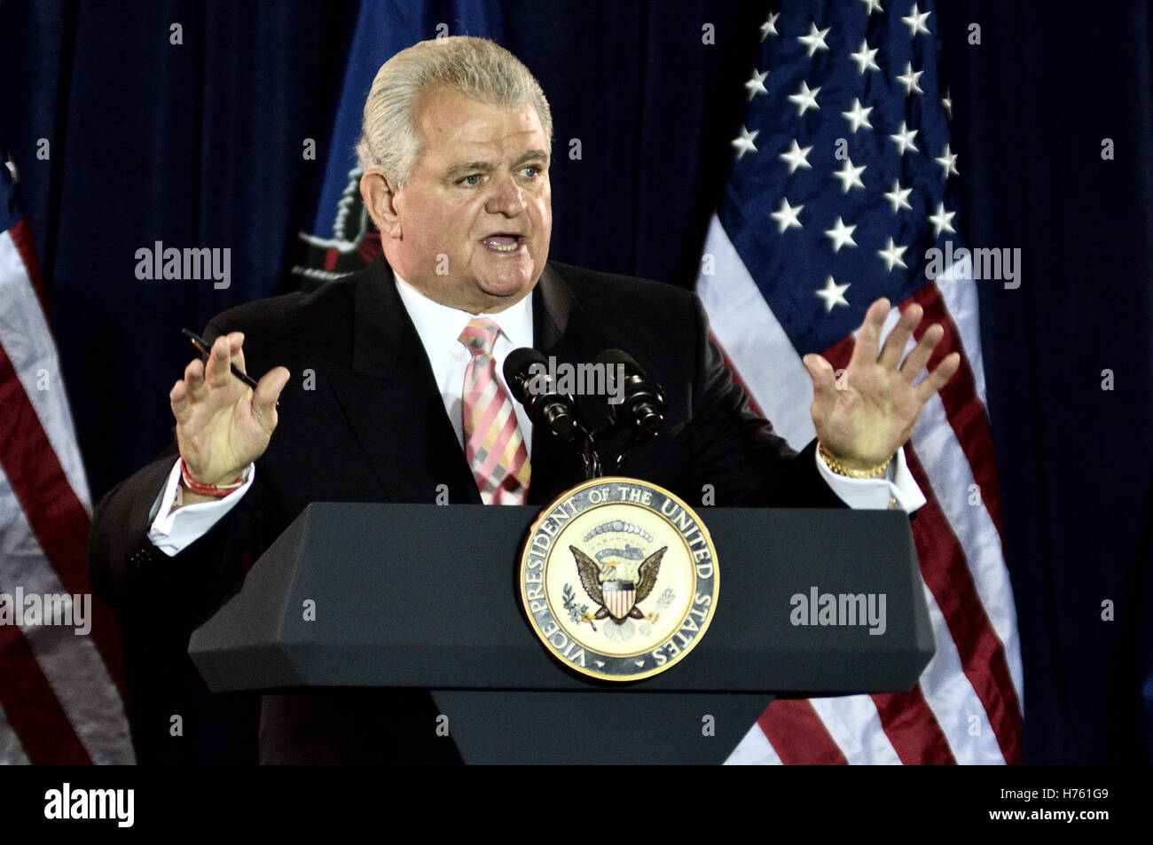 Vize-Präsident Joe Biden und Haus demokratische Führer Nancy Pelosi Überschrift Philadelphia demokratische City Committee Jefferson-Ja Stockfoto