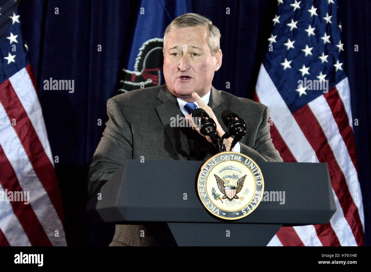 Vize-Präsident Joe Biden und Haus demokratische Führer Nancy Pelosi Überschrift Philadelphia demokratische City Committee Jefferson-Ja Stockfoto