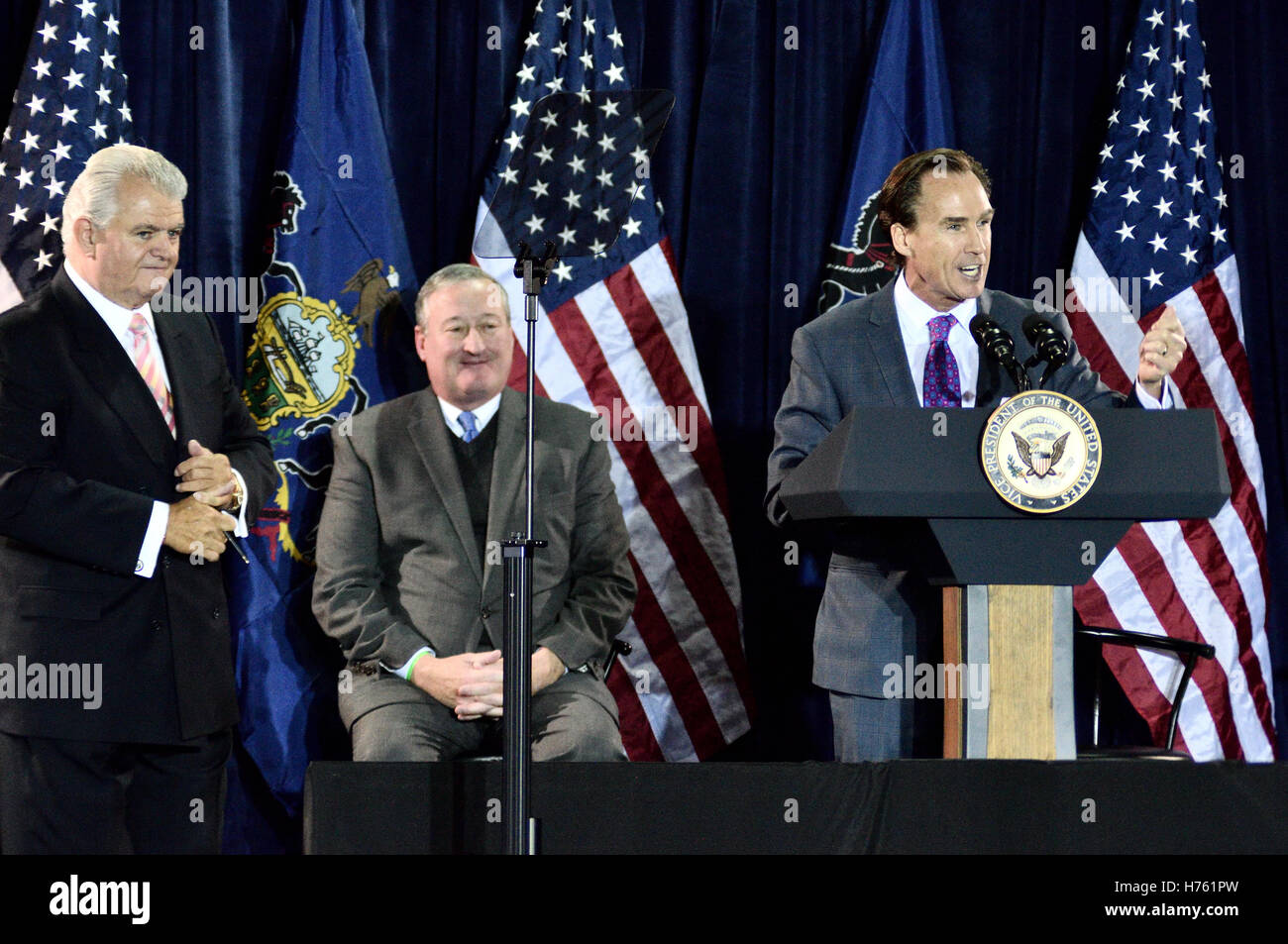 Vize-Präsident Joe Biden und Haus demokratische Führer Nancy Pelosi Überschrift Philadelphia demokratische City Committee Jefferson-Ja Stockfoto